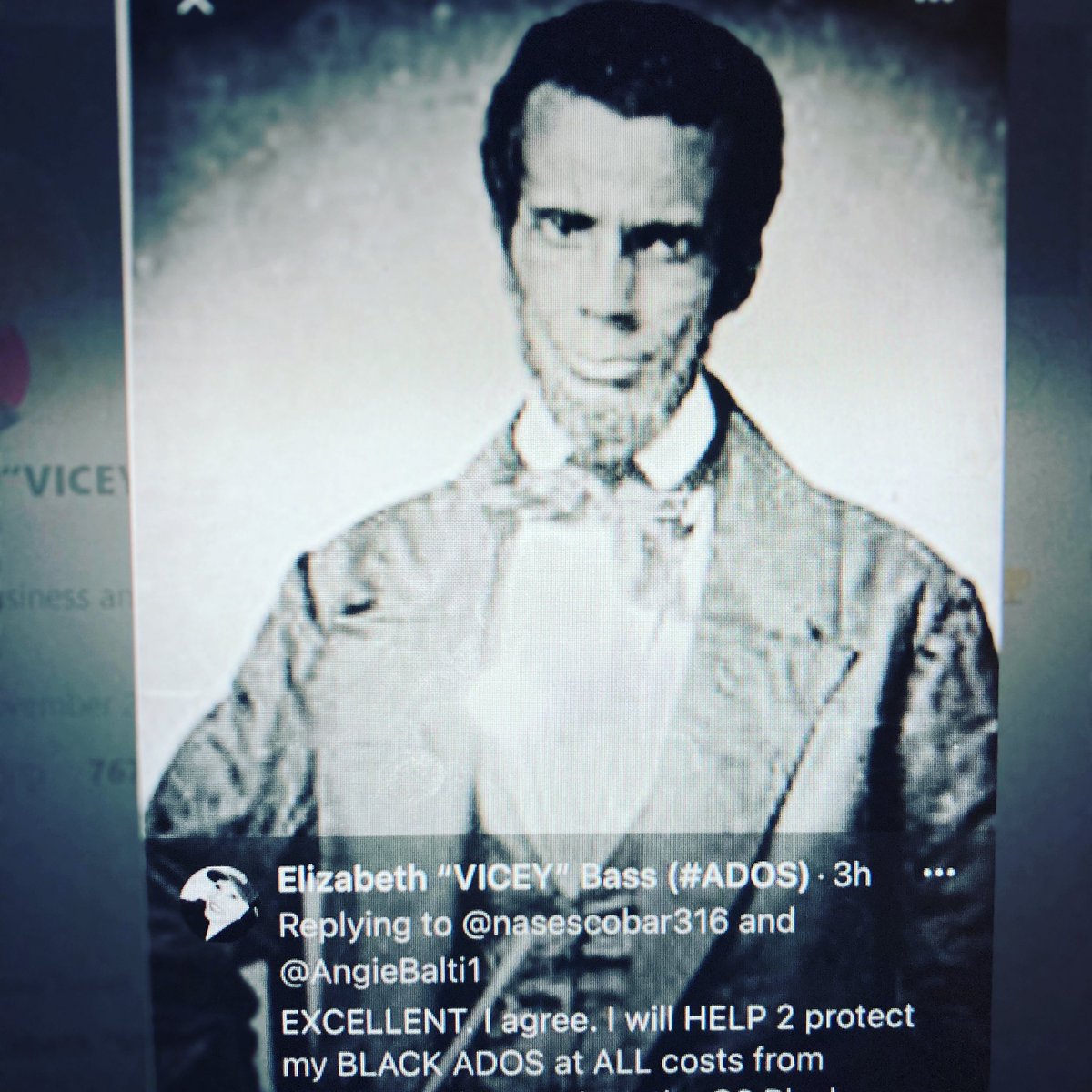 BassVicey's tweet photo. How many people out here BELIEVE that the US GOVT does NOT LIE🥷I don’t know who this person is in the first photo. US Government said it was President Abraham Lincoln. No the REAL President Abraham Lincoln is in the 2nd Photo. Anyway the US GOVT  has been telling lies🥷🥷 https://t.co/N4OWtMFi6m