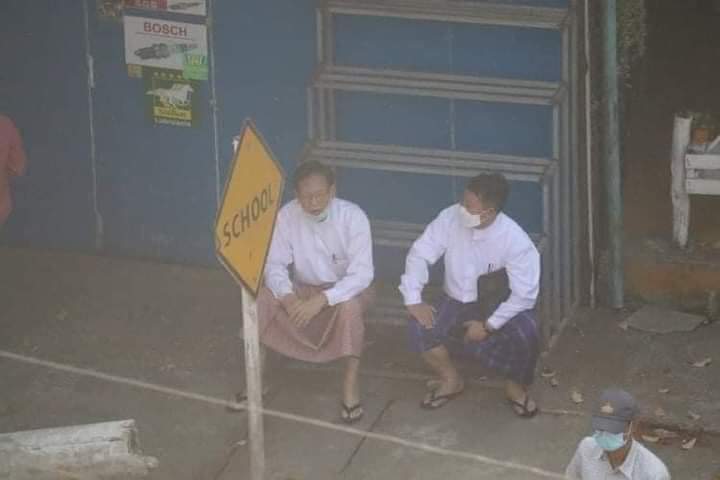 SatoImo00060829's tweet photo. Some old imposters give foods to terrorist groups😃.
INTERNET BLACKOUT
#Mar18Coup
#WhatsHappeningInMyanmar https://t.co/sabOGkIqtM