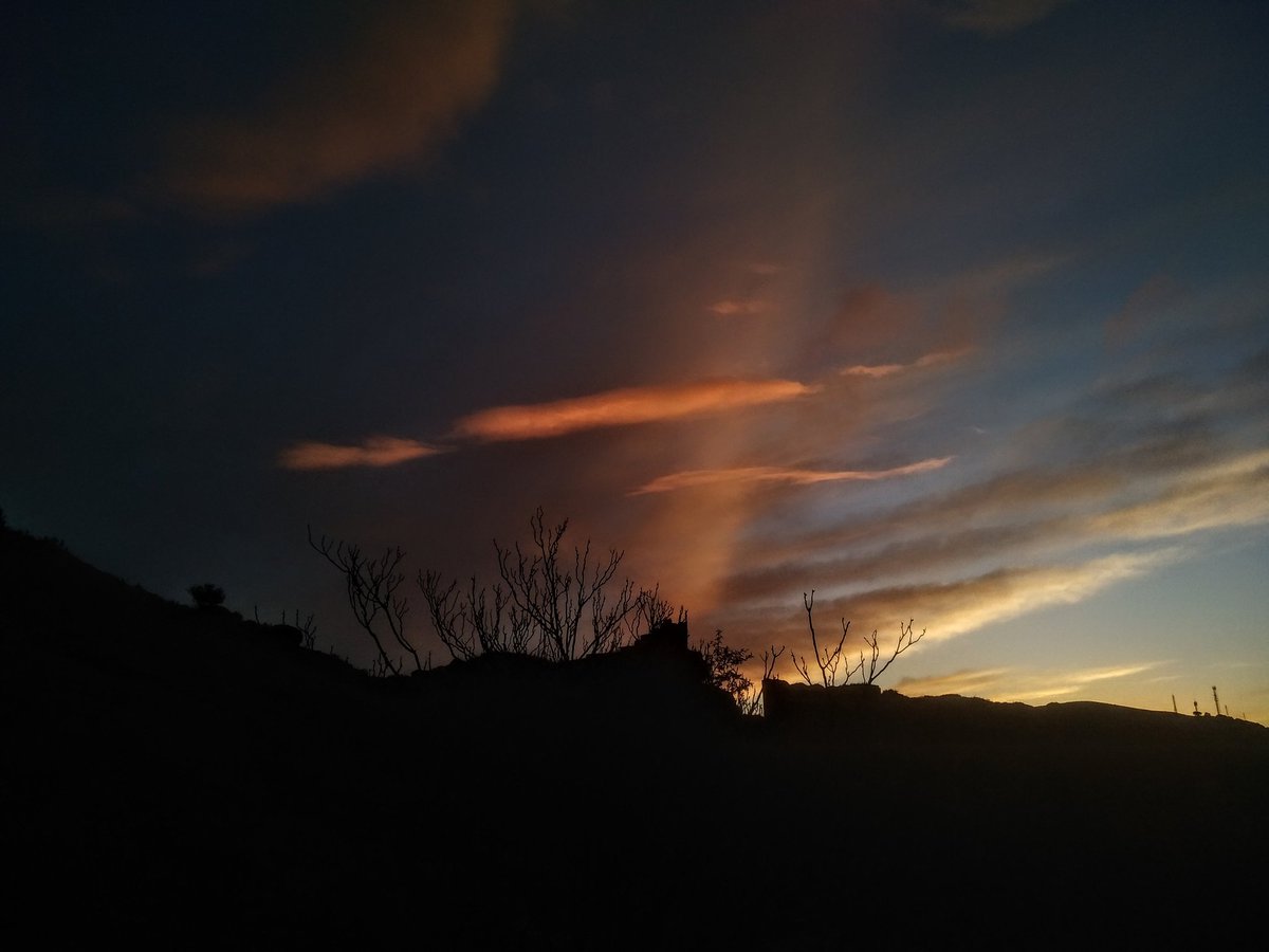 mineslota's tweet photo. Buenos días!! Amanecer hoy en Cervera del Río Alhama (la Rioja) Nubes de viento (lenticulares).@tiempobrasero @ElTiempoA3 @meteosojuela @ElTiempo_tve @slaplana_tve @el_tiempohoy @aquilatierratve @Meteoralia @RAM_meteo @AEMET_SINOBAS @Angelprivate_ @RosaliaFdz @lasextameteo https://t.co/B5uS4lSB5v