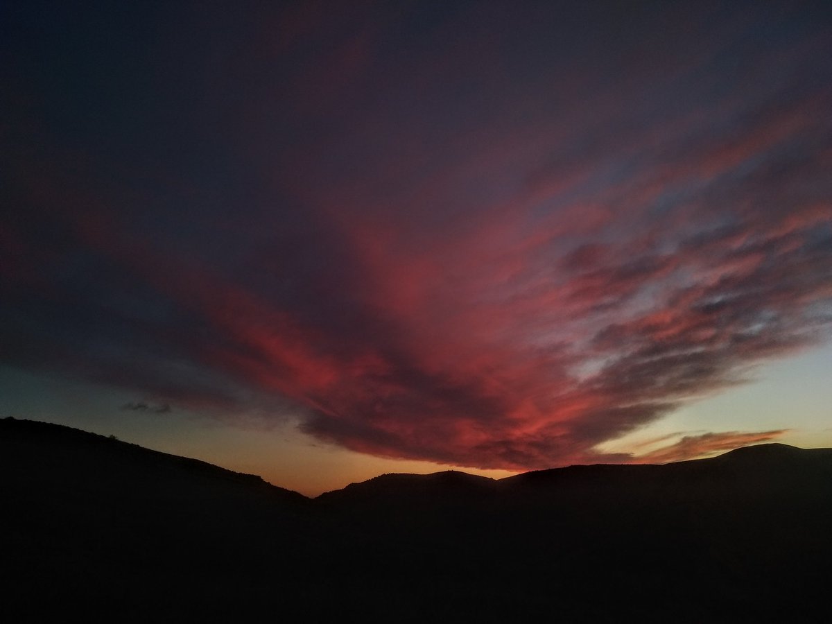 mineslota's tweet photo. Buenos días!! Amanecer hoy en Cervera del Río Alhama (la Rioja) Nubes de viento (lenticulares).@tiempobrasero @ElTiempoA3 @meteosojuela @ElTiempo_tve @slaplana_tve @el_tiempohoy @aquilatierratve @Meteoralia @RAM_meteo @AEMET_SINOBAS @Angelprivate_ @RosaliaFdz @lasextameteo https://t.co/B5uS4lSB5v