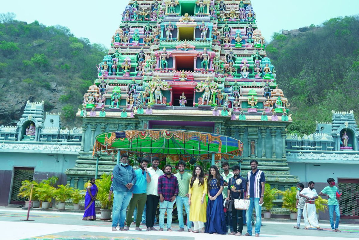 Sri Hanuman Movie Makers (@shmoviemakers) on Twitter photo Team #Sashi visited 'Vijayawada Kanaka Durgamma Temple' today for the blessings!
Movie Releasing Tomorrow!! 💥
Book Your Tickets 🎟️ on <a href="/Paytm/">Paytm</a>
& <a href="/bookmyshow/">BookMyShow</a>
#SashiReleasingTomorrow
#AadiSaiKumar @Subhiactress <a href="/Arunchiluveru/">Arun Chiluveru</a> <a href="/SNaiduNadikatla/">Srinivasa Naidu Nadikatla</a> <a href="/rpvarmadatla/">rpvarmadatla</a> <a href="/WhackedOutMedia/">Whacked Out Media</a> Team #Sashi visited 'Vijayawada Kanaka Durgamma Temple' today for the blessings!
Movie Releasing Tomorrow!! 💥
Book Your Tickets 🎟️ on <a href="/Paytm/">Paytm</a>
& <a href="/bookmyshow/">BookMyShow</a>
#SashiReleasingTomorrow
#AadiSaiKumar @Subhiactress <a href="/Arunchiluveru/">Arun Chiluveru</a> <a href="/SNaiduNadikatla/">Srinivasa Naidu Nadikatla</a> <a href="/rpvarmadatla/">rpvarmadatla</a> <a href="/WhackedOutMedia/">Whacked Out Media</a>