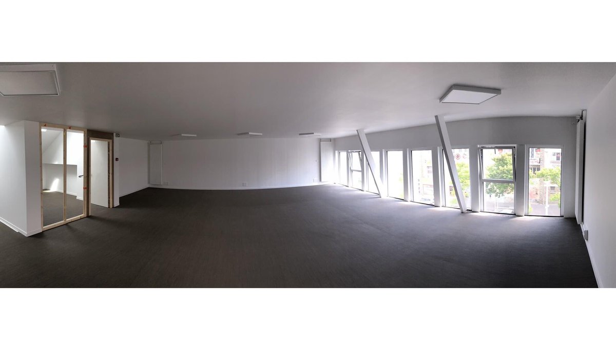 1, 2, 3 ou 10 bureaux dans un espace original ?
Le grand et lumineux plateau de bureaux du Jardin se libère en avril (2ème étage, 120 m2). 
Il peut accueillir des structures aux activités créatives : archi, design, édition, AV, numérique, com, média,
(contact@lejardin-sn.fr)