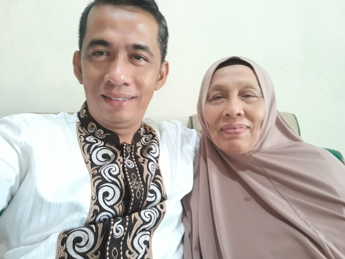 Ibu, aku ingin ibu sehat selalu. Ya ALLAH, jaga selalu ibuku dan berilah keselamatan dimanapun dia berada (edisi ultah ibu) aamiin....