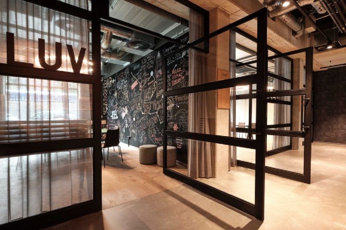 AWARD FOR DESIGN EXCELLENCE Platinum 2021 for JOI-Design x me and all kiel.
For our me and all hotel kiel, JOI-Design developed  a concept of ‘urban natural chic’ blending nautical influences from its setting along the inner fjord of Kiel. Read more: fal.cn/3e5pB