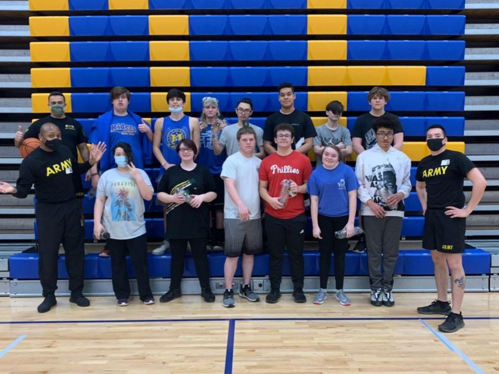 movanderhorst's tweet image. SM Memorial  2nd hour PE students working out with the US Army. Beep test,  push plates, and making pancakes. @riderprincipal @SFCJasonConnor
#threerounds #defendandserve #assistprotectdefend 
#Armystrong #Whatsyourwarrior