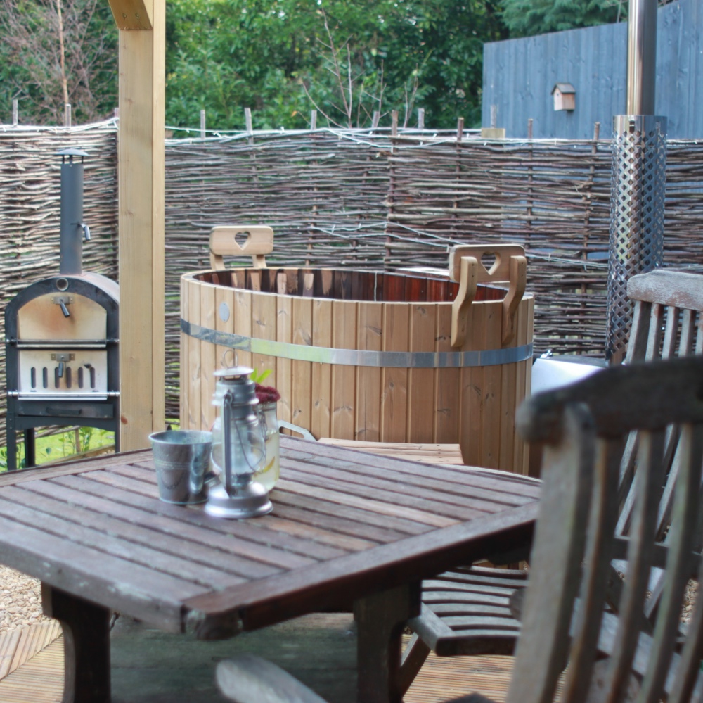 A huge congratulations to <a href="/EscapeEsmes/">EsmesEscape</a>  who are the winners of the Glamping business of the year award, well done! 🎊
Also congratulations to the silver winner <a href="/Tractorsancream/">Tractors & Cream</a>  

<a href="/BBSTourismaward/">BBSTourismAwards</a> #BBSTA20 

loom.ly/ninu7jQ