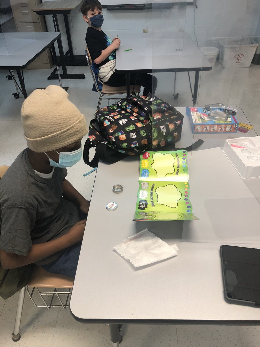jlweb14's tweet photo. Creating personalized putty with our favorite counselor #calmingtoolkits  @rms_htsd @_htsd https://t.co/8v5t6Jhj9H