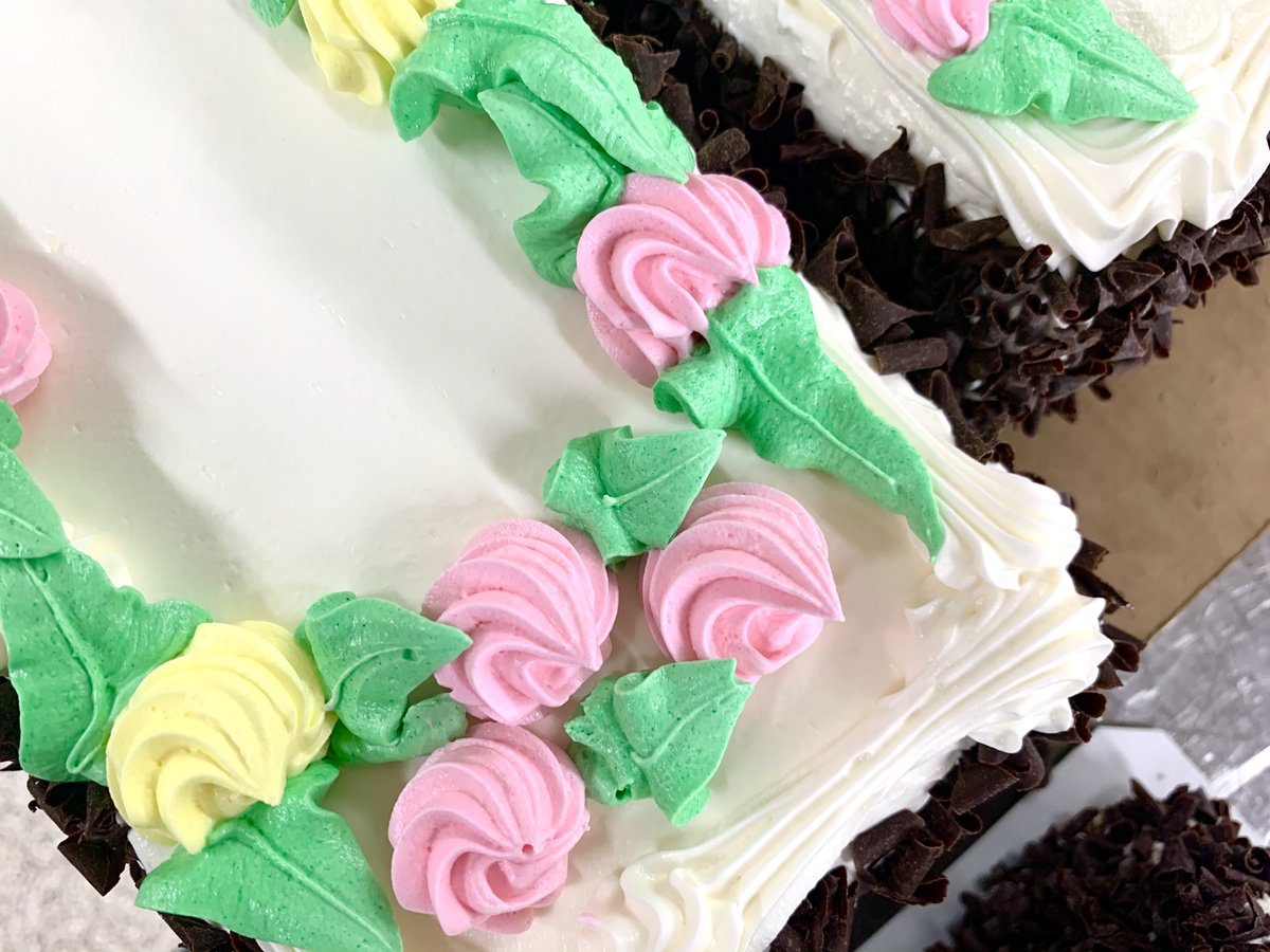 Forgot to place an order? No problem, call the bakery today for a same day pick-up, we'll have your cake ready for you!  

#awinnipegtradition #winnipeglogcake #jeannesbakery #shoplocalmb #wpg #exploremb #wemakememories #winnipegeats