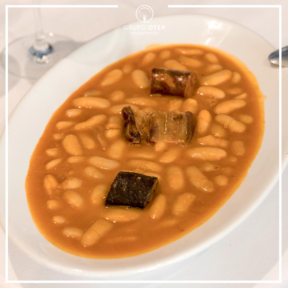GRUPOOTER's tweet photo. Ahora que vuelve un poco de frío, disfruta en #Teitu y en #LaLeñera de la #Rutadelafabada del 19 de marzo al 4 de abril 🤩👏

#Madrid #GrupoOter https://t.co/IErt4jWQFR