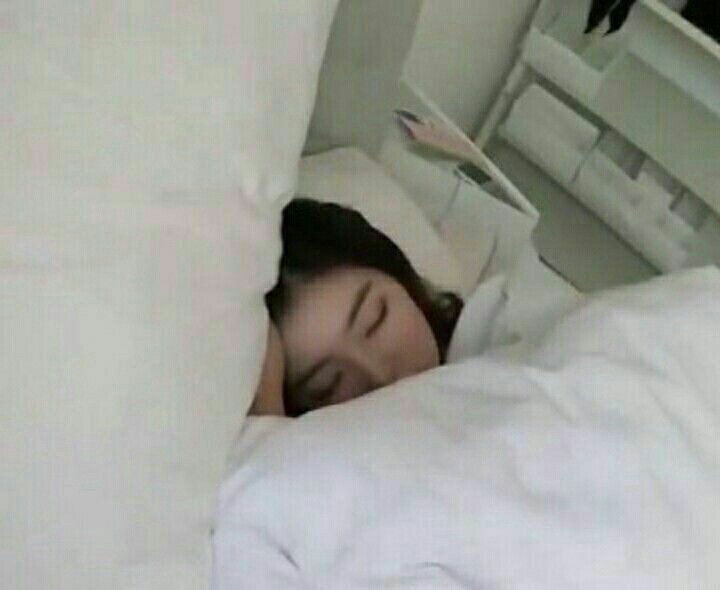 My sleepy beauty <a href="/vousgirl/">Sally</a> 💜