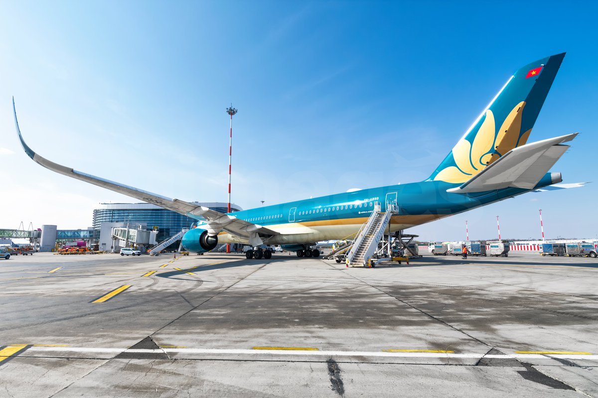 v1images's tweet photo. Vietnam Airlines @Airbus A350-941 [VN-A899] at Bucharest's Henri Coandă International Airport , Romania .

© v1images Aviation Media / Luke Rds

https://t.co/mvIpO0wwYX

#vietnamairlines #airbus #airbusa350 #a350xwb #henricoanda #bucharest #romania #repatriationflight https://t.co/sJ9lHg3NUC