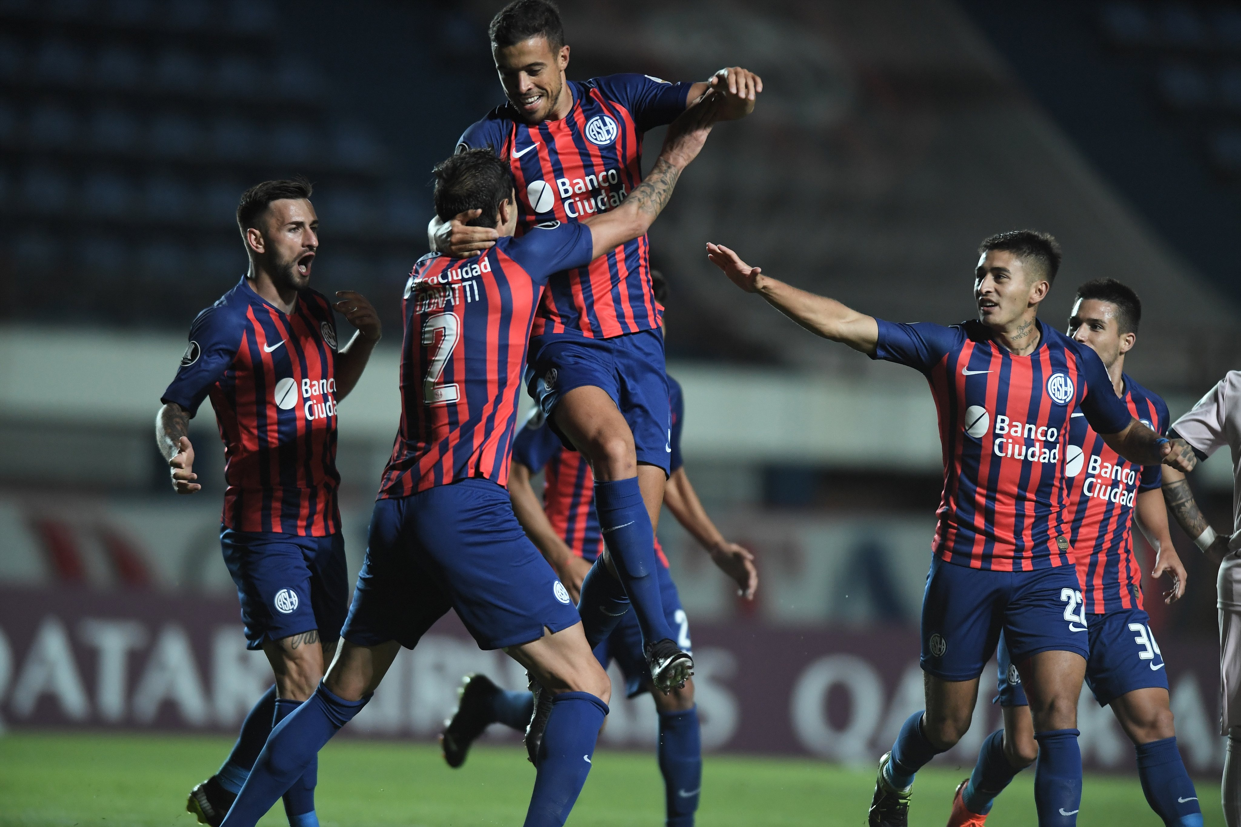 San Lorenzo venció con autoridad a la golpeada "U" de Chile y avanzó en la Copa Libertadores