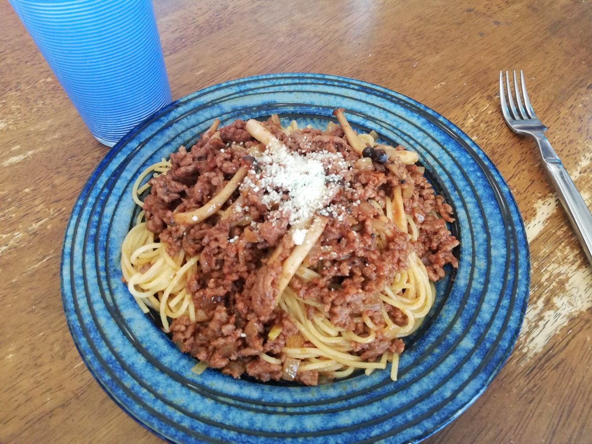 Ozu うさぎ君は まーちゅ On Twitter 3 18 今日のご飯 昼ごはん シメジのミートソースパスタ 晩ごはん 鶏つみれのレンコンはさみ焼き 鶏の照り焼き 茶碗蒸し 冷奴 基本 材料費は3 5人分で1000円以内です たまに贅沢するときで1500円かな おうちご飯 男
