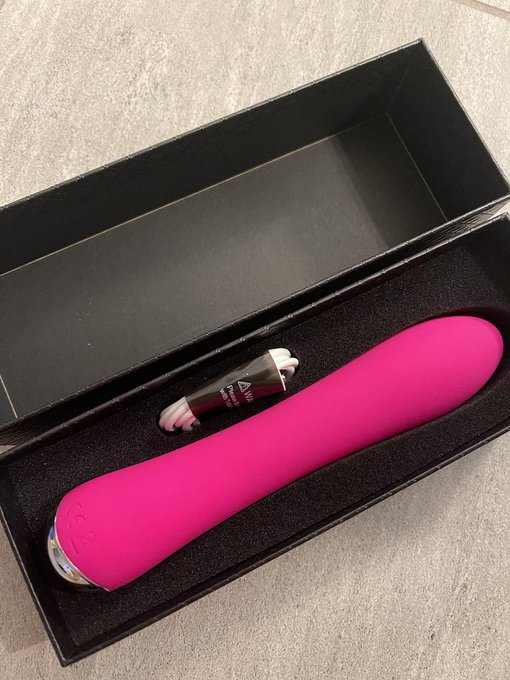 Ooo la la :) enjoying the new #sextoy  @Sohimi_office Thank you!😍 https://t.co/zUq9frZmuR<a href="/tag/sextoy"class="tags">#sextoy</a><a class="tags" target="_blank" title="On Twitter" href="/?out=eyJ0eXAiOiJKV1QiLCJhbGciOiJIUzUxMiJ9.eyJpYXQiOjE3MjM5NzI5NTIsImlzcyI6InR3cG9ybnN0YXJzLmNvbSIsIm5iZiI6MTcyMzk3Mjk1MiwiZXhwIjoxNzU1NTA4OTUyLCJyZWRpcmVjdF91cmwiOiJodHRwczovL3R3aXR0ZXIuY29tL1NvaGltaV9vZmZpY2UifQ.pA6p2BfGCOMQ2JmV35hgOl2SDmFqnVv1QUvbFtHB_xtPu2giOCQ-1_7kfMko-YHTT6iGLxTPiL9ZvYhBI-2zmw">@Sohimi_office</a>