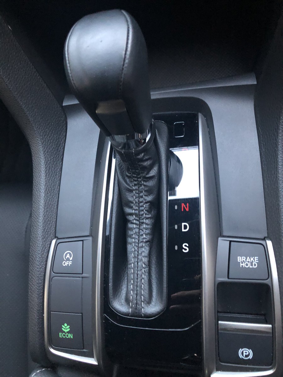 Yu To 今日友人と会った時の会話を聞いてください 友 そーいえば車買った 自 Civic Fk7買ったよ 友 あれ シビックってスポーツカー 自 そだよ そして会った時 友 ん なんだ オートマじゃん じゃあ スポーツカーじゃないじゃん