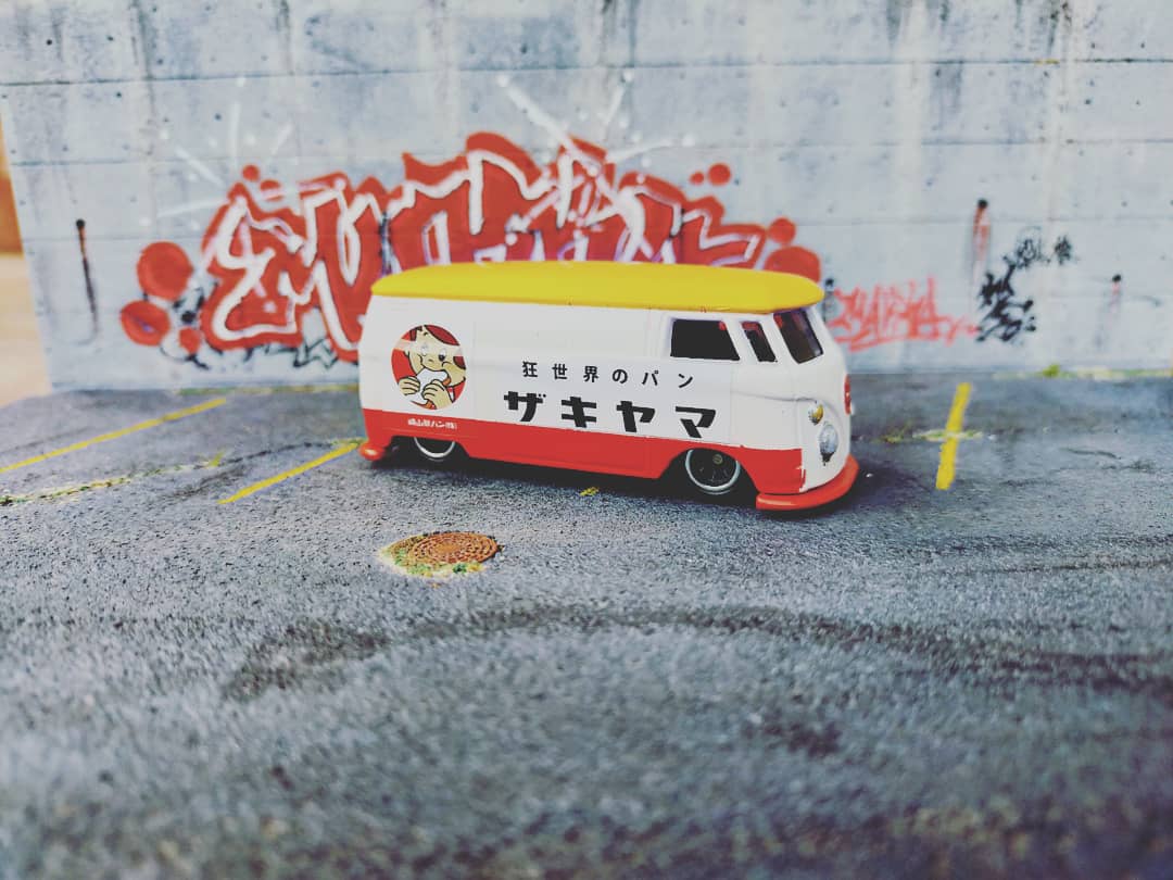 BujzHUspw6MGDUE's tweet photo. Hotwheels
volkswagen panel Bus
完成間近で落下…萎えながらなんとか
シールは無理矢理貼り付けました😌
#勢い突貫臨機応変に
#hellsdept #madwheels
#hotwheels https://t.co/SciNMdVXl0
