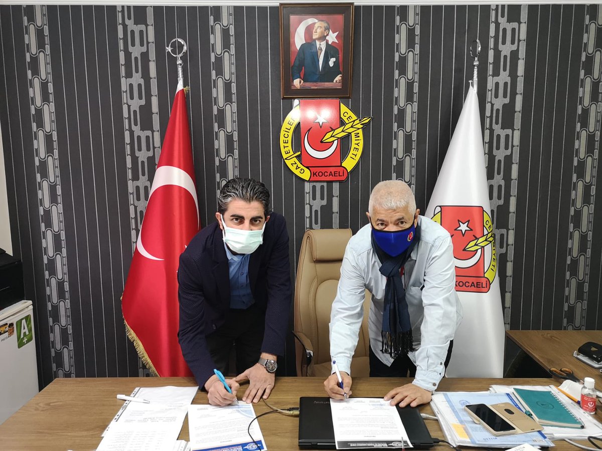kogace41's tweet photo. Özel Göktuğ Mesleki ve Teknik Anadolu Lisesi Sivil Havacılık &amp;Savunma Elektronik Sistemleri sahibi Fatih Durmuş beyle cemiyet üyelerimizin çocukları ve yakınlarına yönelik indirim anlaşması imzaladık. 
Hayırlı Olsun. https://t.co/94SHUMFW5Y