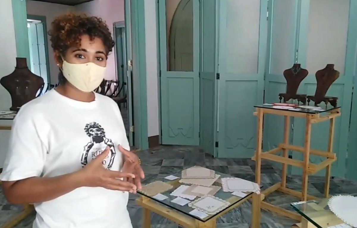 GANYDAR's tweet photo. Pour célébrer la journée de la femme (8 mars), les élèves du cours de stylisme et couture de l'école 'Fernando Aguado y Rico', cours soutenu par Ganydar - ont organisé l'exposition 'Navetas y Bolillos'. Bravo à eux! https://t.co/WMalSTJ2yl