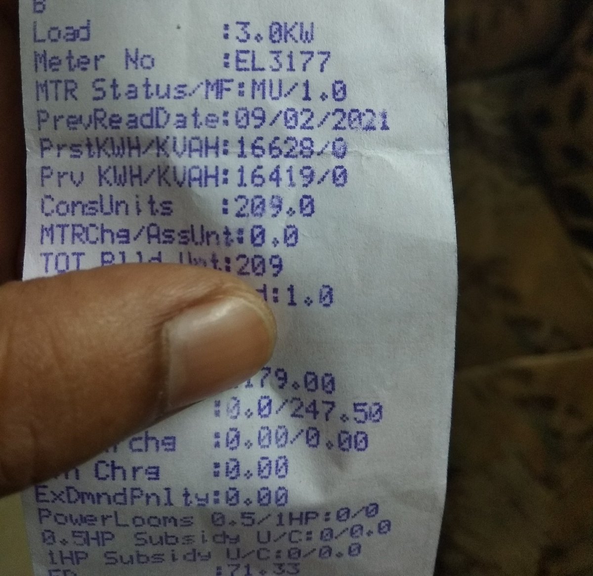jain_meeshu's tweet photo. For this month unnecessarily i have to pay extra amount. Please take some action it is only us running. Electricity office is least bothered about this. @ptshrikant @UPGovt @EMofficeUP. The area is indrapuram niti khand-1, Ghaziabad https://t.co/JQz53uwxfF