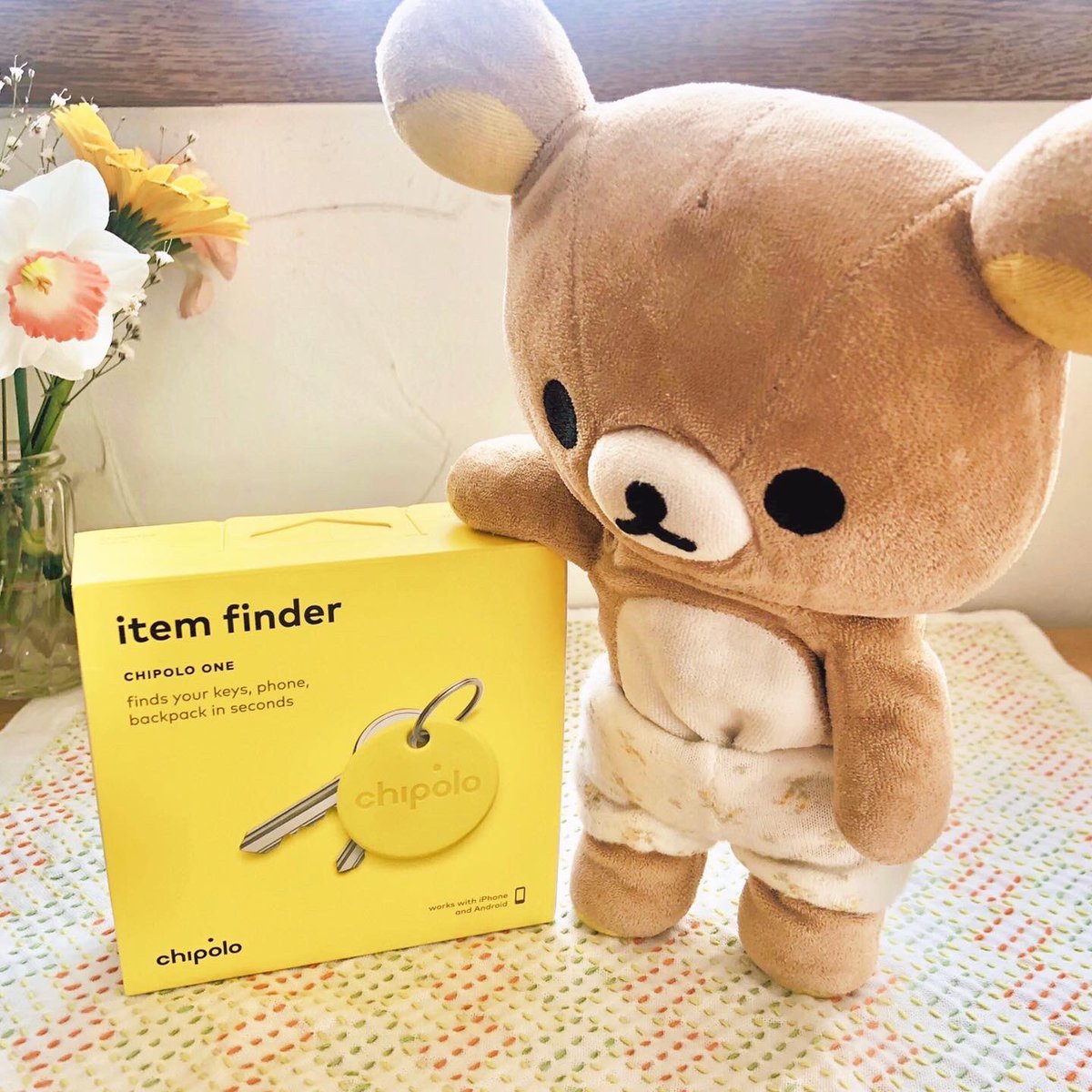 kuma_sos's tweet photo. クマくんにスマートトラッカー"Chipolo"をあげました🤗
Bluetooth経由でChipolo本体とiPhoneを連携させると、Chipoloを付けた物の位置が専用アプリから確認できるそう🤔💡
色もクマくんにぴったり💛🐻 https://t.co/0zoN9V002C