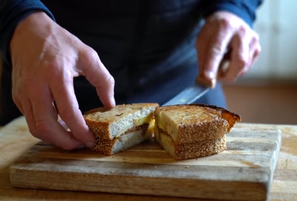 thinking about the time gordon ramsay made the worst grilled cheese ive ever seen https://t.co/Aeqvv3z1tA