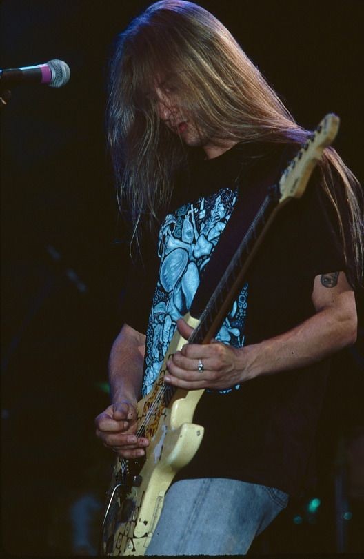 Happy birthday Jerry Cantrell  