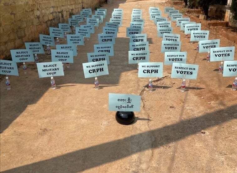 IrrawaddyNews's tweet photo. With security forces deployed across Lashio in northern Shan State to prevent anti-coup protests, residents found other ways to express their disapproval of the military regime. https://t.co/oSFenDdwL8