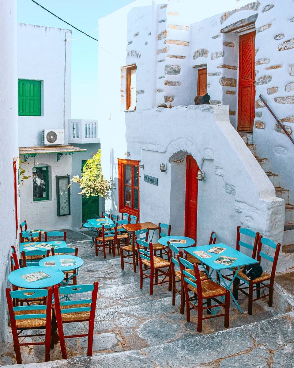 DiscoverGRcom's tweet photo. Our 💭 thought baloon right now is full of non-fading summertime memories from #Amorgos... Everywhere you turn in this Cycladic island gives you another excuse to never want to leave. 🤩 #DiscoverGreece

What's your favourite Greek island?

📷 vasw_lymp⁠ (Instagram) https://t.co/t0RnQn2itC