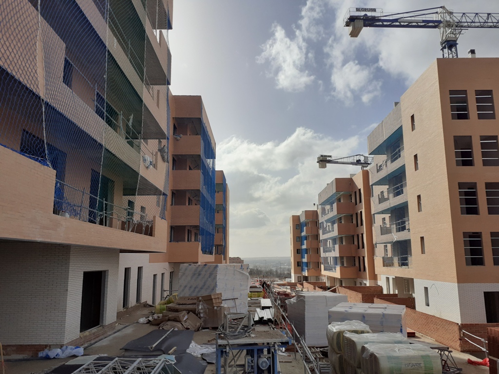 Avanzan las obras en AVIVA BY QUABIT, en #Guadalajara. Junto a la Avda. Aguas Vivas. 
Viviendas protegidas de 2, 3 y 4 dormitorios con #Terrazas. Bajos y Áticos. Todo en una estupenda urbanización privada con #Piscina y zonas comunes. Solicita ya tu cita: grupoquabit.com/promociones/av…
