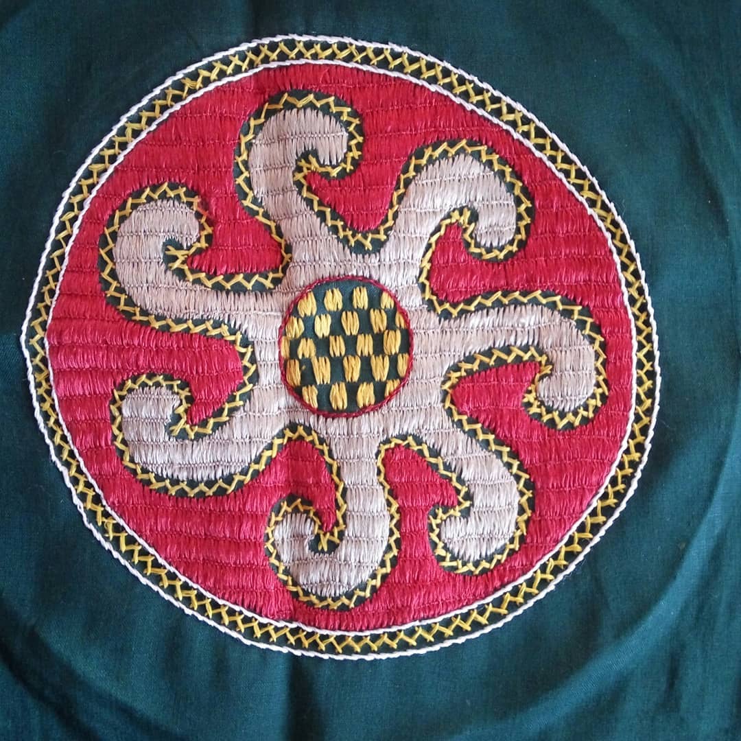 #embroidery #embroideryart #embroideriartist #textileart #textileartist #silk #silkembroidery #handmadeembroidery #embroideredtextile #embroideredpanel #wallhanging #contemporaryembroidery #modernembroidery #nedlework #embroiderydesigns #embroiderypattern