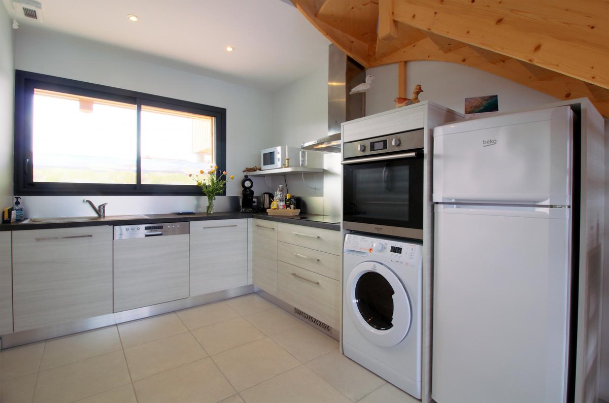 🏠 Nouveauté
Le gîte de la mer Ustrote sera le refuge idéal et original pour vos vacances sur le Bassin d'Arcachon, situé entre le port de Larros et de Gujan, au cœur de la vie ostréicole, avec une vue exceptionnelle.
Réservez vos vacances ici ▶ bit.ly/3qXTfiL