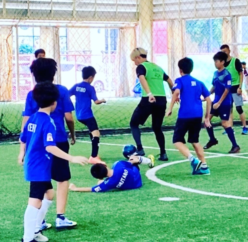 Takeshi Miki 海外プロサッカー選手 拡散希望 バンコクで One Day クリニック を行います 日時は 3月日 土 と21日 日 場所は プロンポン駅近くにありますnoahフットサルコートになります 対象は 幼稚園児と小 中学生になります 詳細
