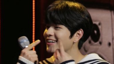 GOLDENSEUNGS's tweet photo. ssshhh they are communicating https://t.co/x6lTBXg4eE
