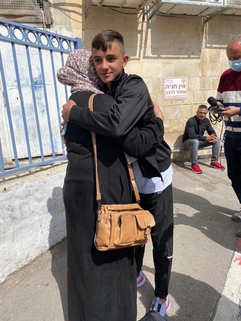 palinheart's tweet photo. Life under israeli occupation!

13-year-old Abdullah Obeid hugs his mother goodbye before surrendering himself to the israeli occupation to serve his two-month sentence. https://t.co/2e9VXjLNb5