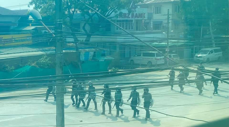 In #Tarketa strike, terrorists violently crackdown the protests and arrested people. They forced unarmed people to remove barriers with their guns.
INTERNET BLACKOUT
#WhatsHappeninglnMyanmar
#Mar18Coup