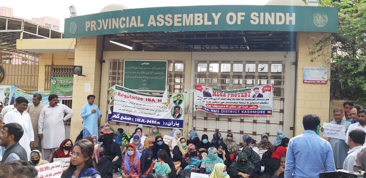 riazchanna98's tweet photo. Day 03 - Sindh Assembly Main Gate.
@IBAheads are protesting for right of regularization. No any positive outcome find out for protestants.
#SaveSindhSaveMerit
#JusticeForHeadteachers
#Regularize_IBA_HMs https://t.co/r0XgHnqPoD