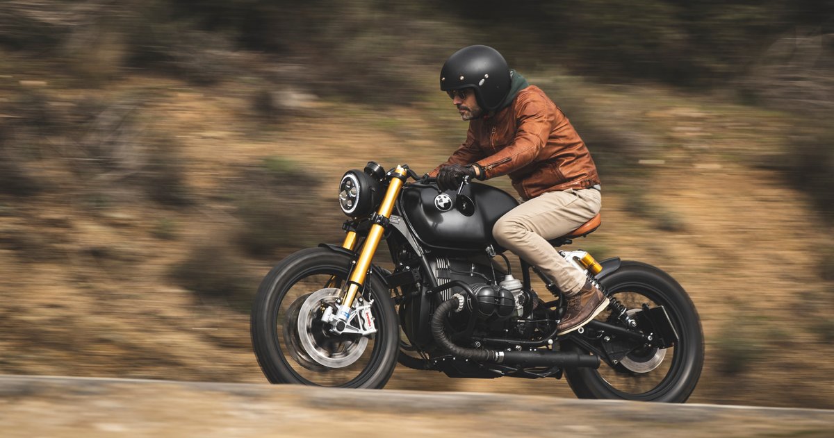 CafeRacerDreams's tweet photo. Nuevo Blog:

Estuvimos en las carreteras de la sierra de Madrid con @MOTOCI_Romero y el fotógrafo @jaimedediego. No te pierdas nada en nuestro último blog.

https://t.co/z5xqYIflmb

#CRDBlog #crd117 #crd2020 #caferacerdreams #caferacer #welovewhatwedo https://t.co/jY8raetqwL