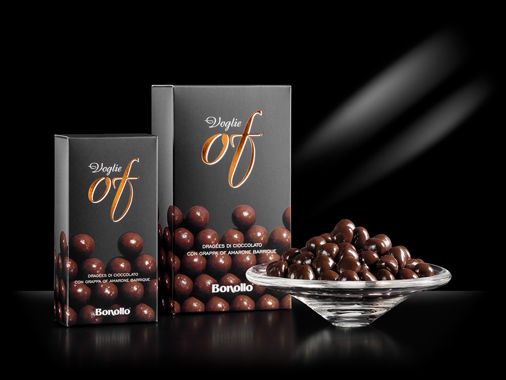 WineNewsIt's tweet photo. Le #VoglieOF della #DistilleriaBonollo sono “palline” di finissimo e croccante cioccolato fondente che racchiude un cuore liquido di #GrappaOF Amarone Barrique: un dolce momento per il palato a cui è davvero difficile resistere, https://t.co/2TWrCQDBUf https://t.co/jDkEYJrDm3