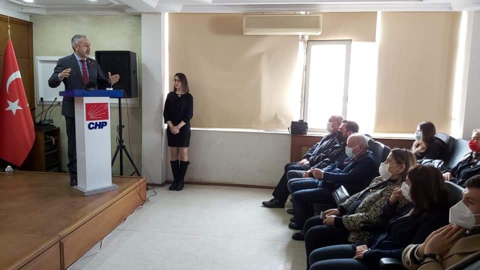 18 Mart Çanakkale Zaferi'nin 106'ncı yılında topraklarımızı düşmana teslim etmeyen kahramanlarımızın anısı önünde saygıyla eğiliyoruz.