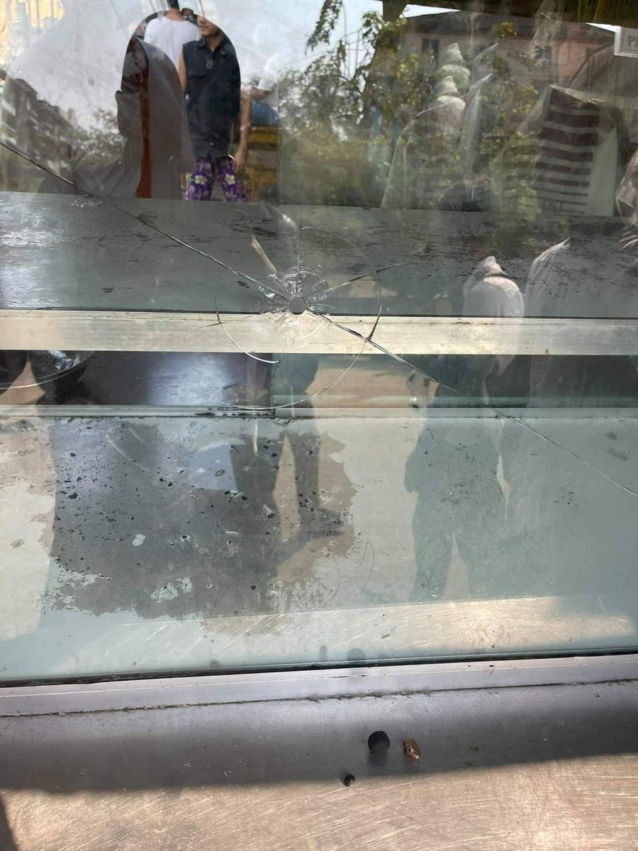 Nora85530185's tweet photo. Yangon(Tarmwe)
Military dictatorship shot with 
Real bullets , Rubber bullets Sound bomb and tear gas.
Then they also fired on the street and bridge
Please save &amp; help Myanmar🙏
#Mar18Coup 
#SaveMyanmar 
#AgainstMyanmarMilitaryCoup 
#HearTheVoiceOfMyammar https://t.co/tSv8lZbi0e