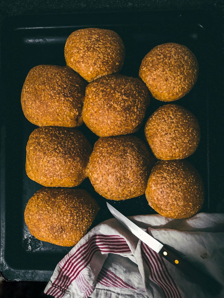 picantereblog's tweet photo. Ayer estaba más "intensa" que en un día de Reyes. Muchas gracias: @shiroless_ por amenizarnos la velada;  @Carmenthemufasa creo que tienes el bolsillo roto😉 @RecipesKuma tu receta la hizo única, @Shuorant @sansraul y @HeladoCon porque me cuidáis desde la distancia 💚 LA COCA: https://t.co/zTOwbouJj8