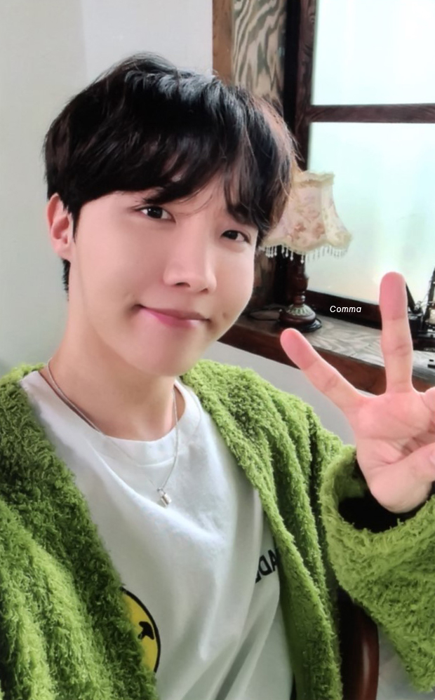 comma_bts's tweet photo. [scan] BE 에센셜 럭키드로우 엠투유
BE essential lucky draw M2U

#방탄소년단 #BTS @BTS_twt https://t.co/2vgIbL2tPb