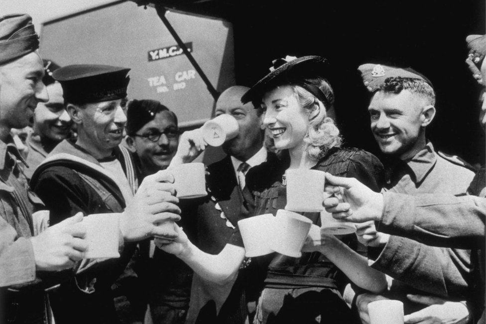 Remembering the Force’s Sweetheart on her Birthday today, the beautiful <a href="/VeraLynnDecca/">Dame Vera Lynn</a> 💙

Singing for troops during World War II, Vera and her timeless classic ‘We’ll Meet Again’ became an anthem of hope for those separated from families &amp; loved ones during 1940s battles🎖