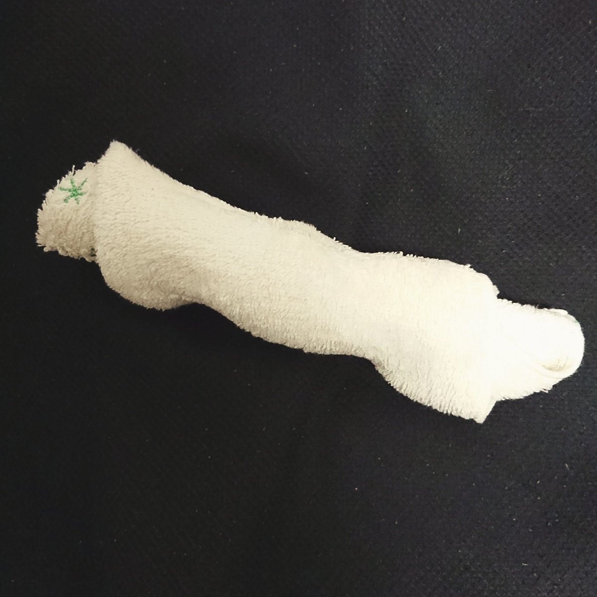 snkd0g's tweet photo. 昨日ｴﾊﾞを観に行ったんですけど、その時に心を落ち着かせるためにフアフアのタオルを手にしながら観たらまぁこうなったよねって写真です https://t.co/F4ZSE5YXht