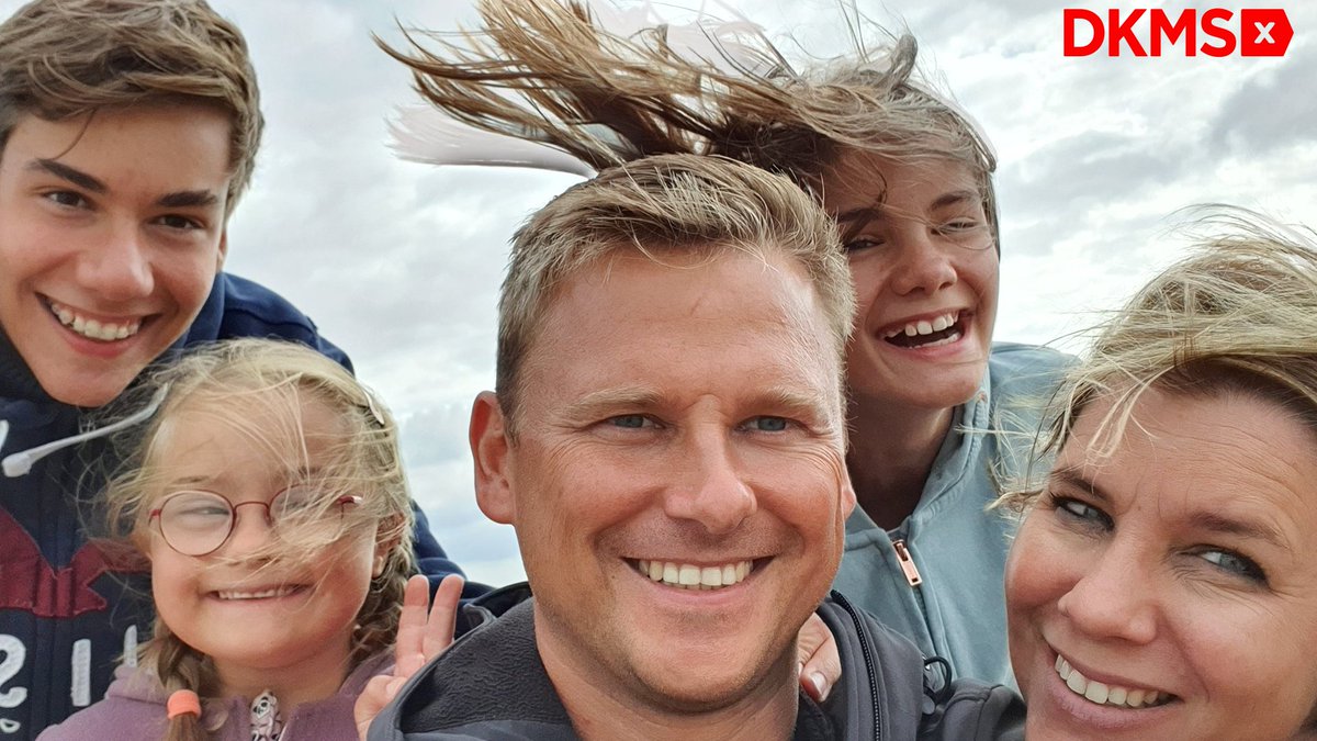 #WeltDownSyndromTag. Was für eine tolle Familie! Doch die kleine Milla kämpft gerade gegen #Blutkrebs. „Man ist hilflos und hat eigentlich nur noch Angst. Nichts ist mehr selbstverständlich“, erzählt Mama Sabine und bittet um Hilfe. Registriere dich #Stammzellspender oder RT!