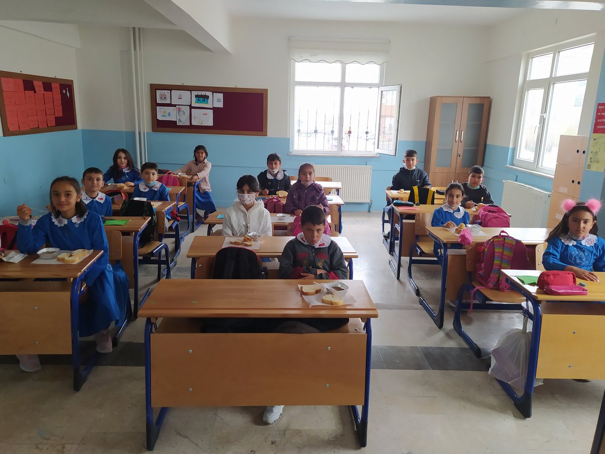 soyluzynp's tweet photo. Çanakkale ruhunu yaşadık bugün çocuklarımızla🇹🇷🇹🇷
#canakkalezaferi
@eskililkokulu @EskilKaymakamli @Eskil_MEM @IbrahimKilier3 https://t.co/mVnEeMIyqL