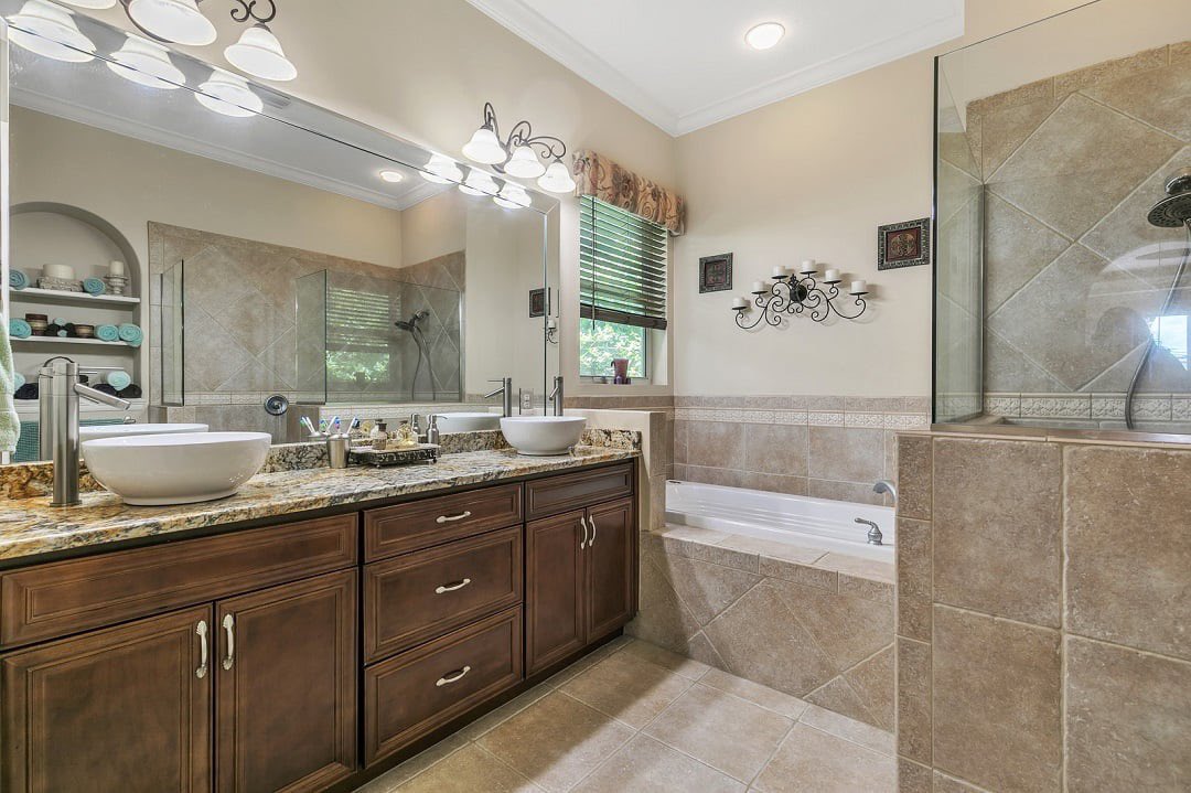 KevinERealtor's tweet photo. What is the one thing you look for the most in a home you are looking to purchase?  Mine is the kitchen - followed by an outdoor kitchen because I love to grill, smoke and boil‼  Let's see the most sought after feature - Post a photo to comments #theevansteam #watsonrealtycorp https://t.co/cGye1Qh0Zz