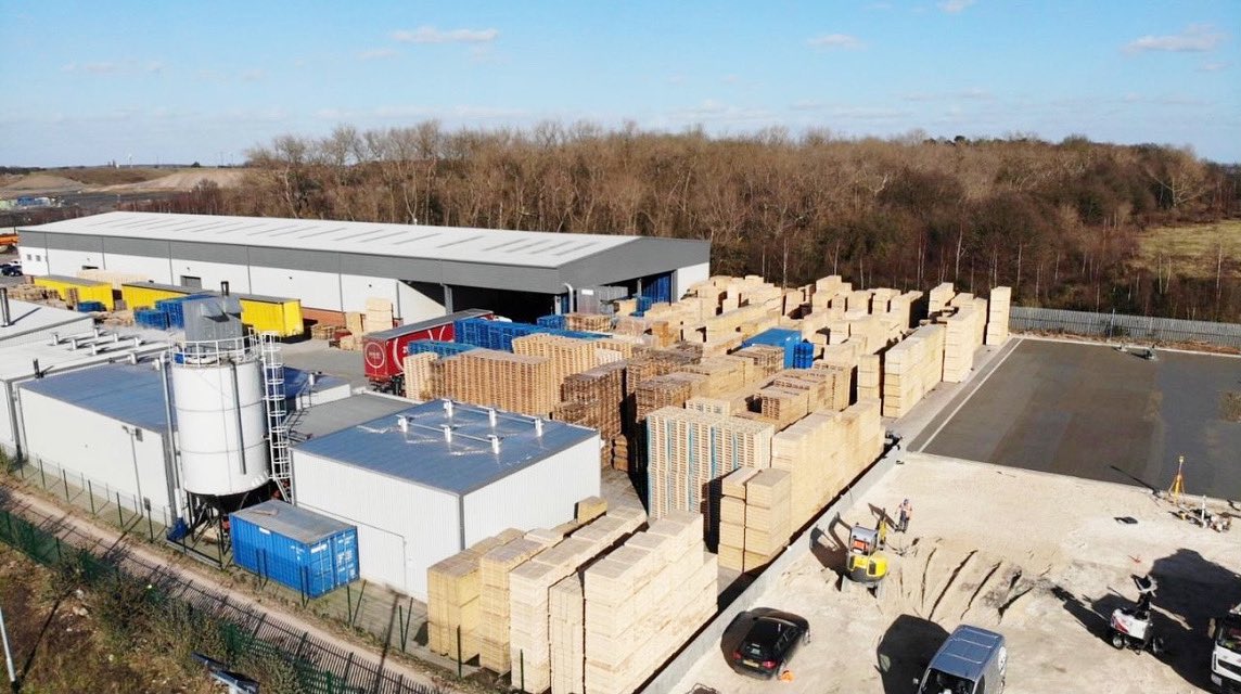 IPTS_Ltd's tweet photo. Busy day on all fronts yesterday...

Not just pallets and #heattreatment 30 truckloads of concrete laid as well. 

#Pallets #NewPallets #ISPM15Pallets #ISPM15 #ReconditionedPallets #KilnDriedPallets #FamilyBusiness #IndependentPalletCompany #PalletRepairContracts 
#BespokePallets https://t.co/GTZXebDvXd