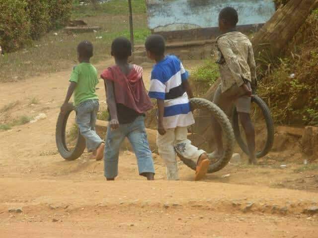 patrickpeter5's tweet image. When we were younger. We no Dey move without convoy. If tyre no complete, all man go enter street go find tyre for d remaining person because everybody gats to dey on d cruise.But now, we get update Dey hide update. Everyone wan b boss over d other. No love again 💔