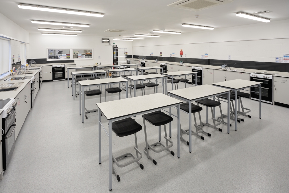 Our team understand that demanding disciplines need a flexible space for practical and theory based learning. With our design expertise and specialist knowledge, we can deliver your ideal science lab or D&T suite - mailchi.mp/morleys.co.uk/… #ffande #classroomdesign